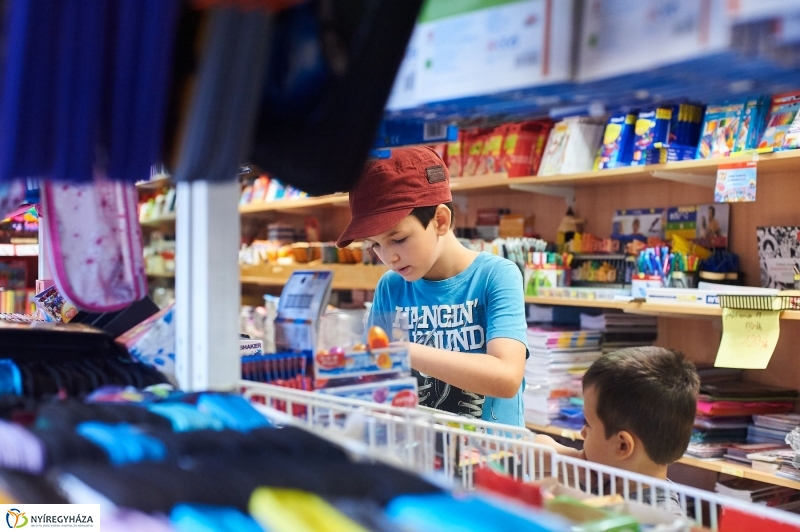 Tanszer vásár - fotó Szarka Lajos