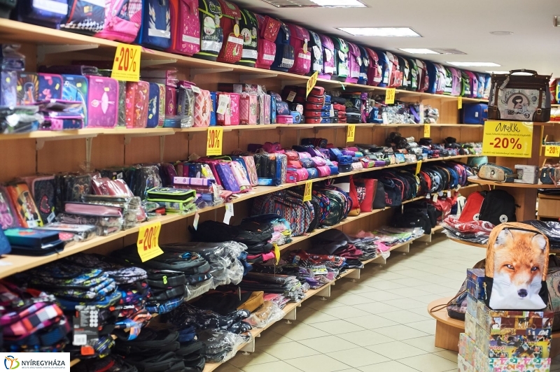 Tanszer vásár - fotó Szarka Lajos