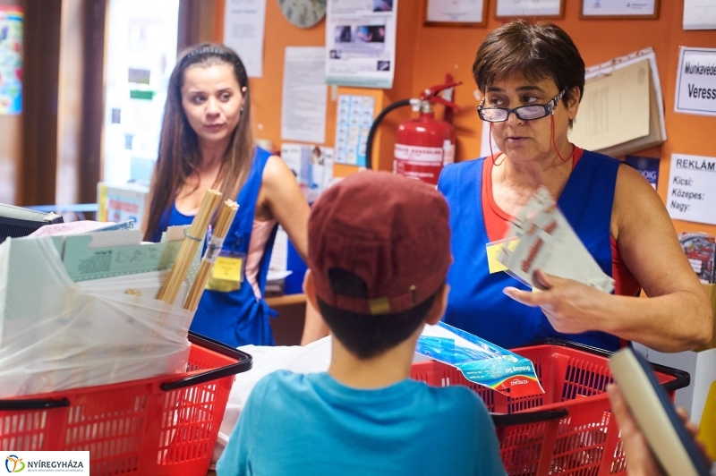 Tanszer vásár - fotó Szarka Lajos