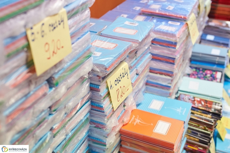 Tanszer vásár - fotó Szarka Lajos