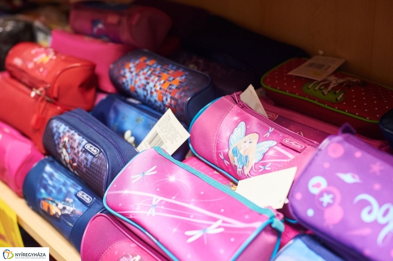 Tanszer vásár - fotó Szarka Lajos