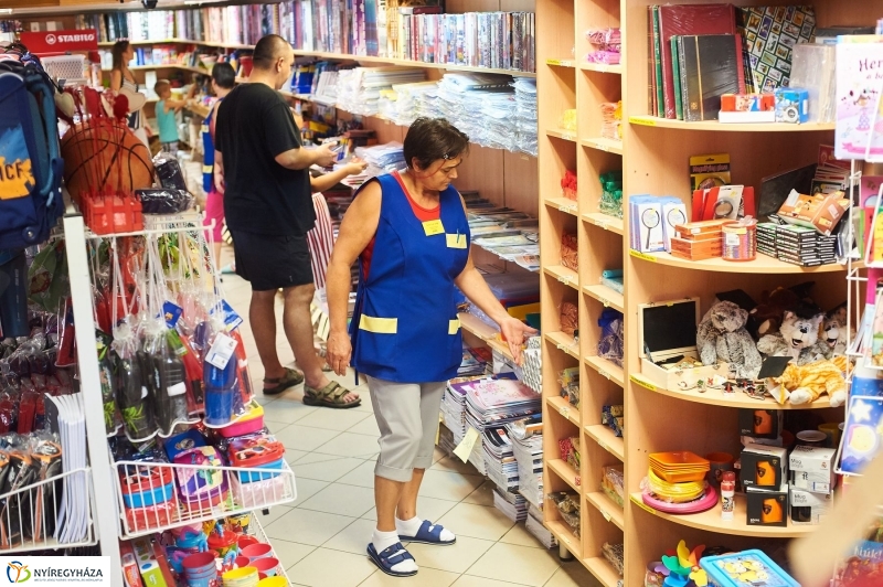 Tanszer vásár - fotó Szarka Lajos