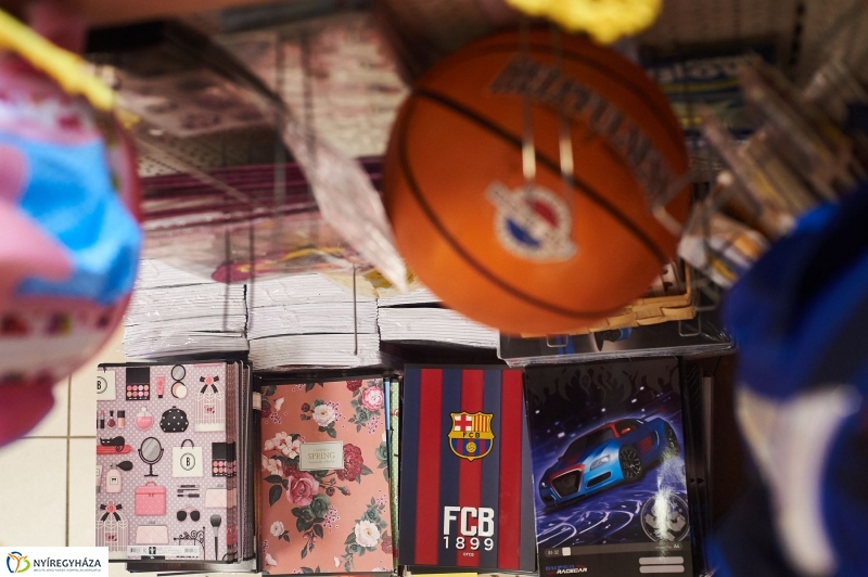 Tanszer vásár - fotó Szarka Lajos