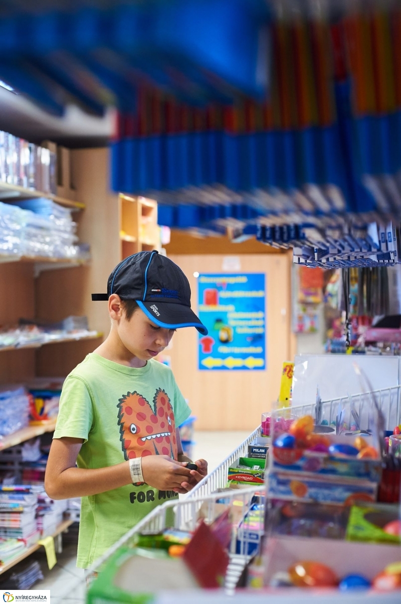 Tanszer vásár - fotó Szarka Lajos