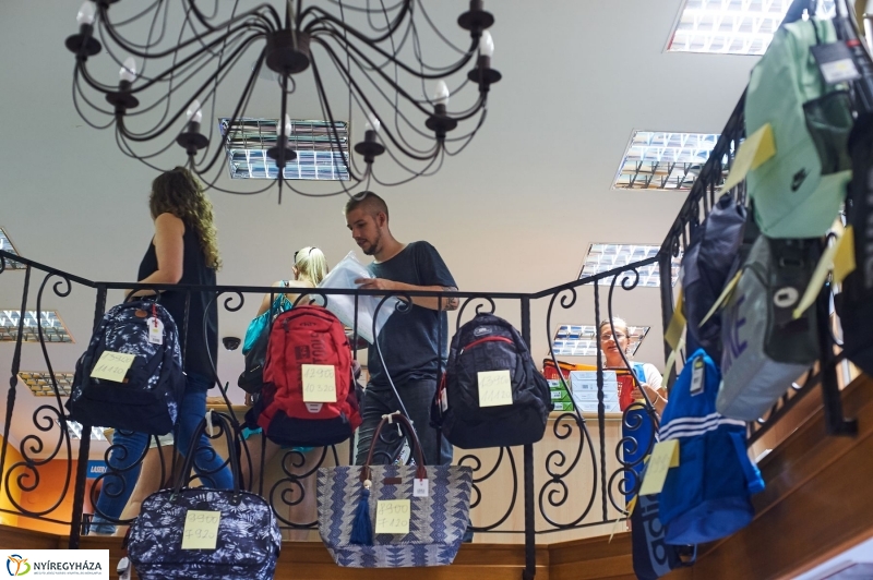 Tanszer vásár - fotó Szarka Lajos