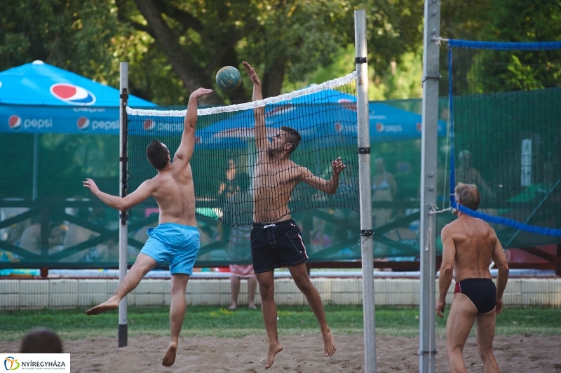 Egy nyári este a Tófürdőn - fotó Szarka Lajos