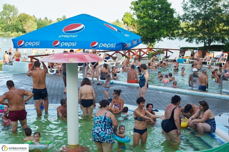 Egy nyári este a Tófürdőn - fotó Szarka Lajos