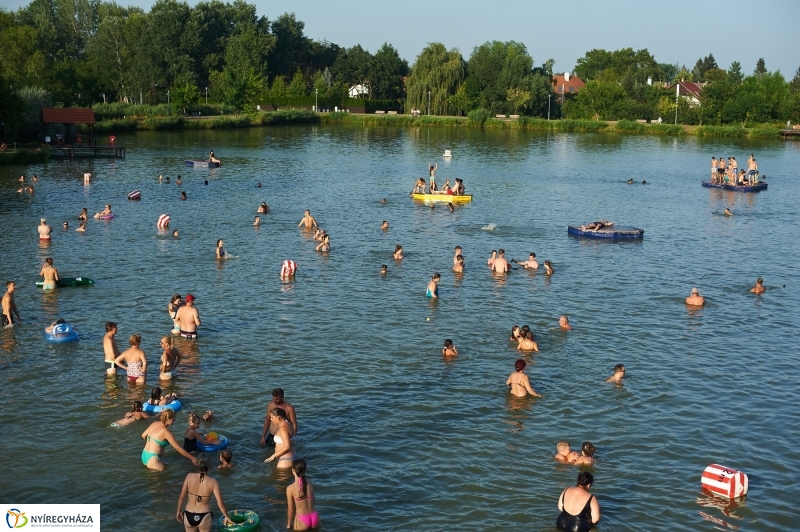 Egy nyári este a Tófürdőn - fotó Szarka Lajos