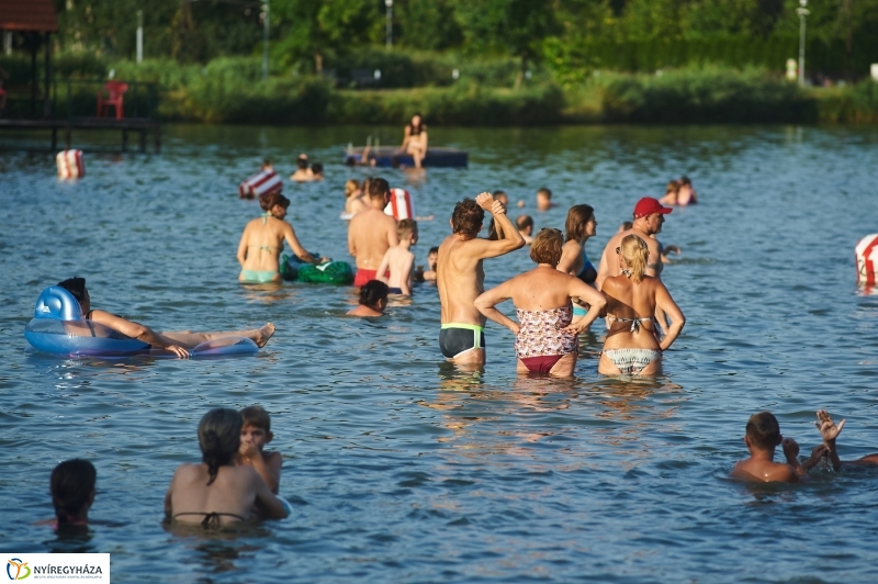 Egy nyári este a Tófürdőn - fotó Szarka Lajos