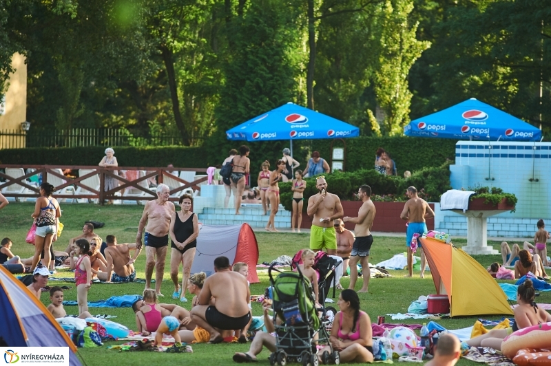 Egy nyári este a Tófürdőn - fotó Szarka Lajos