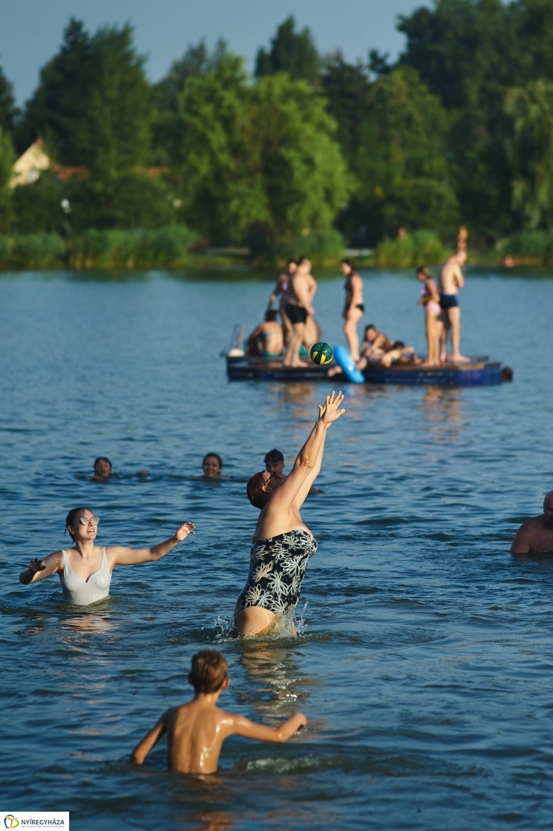 Egy nyári este a Tófürdőn - fotó Szarka Lajos