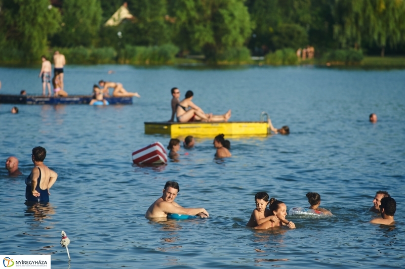Egy nyári este a Tófürdőn - fotó Szarka Lajos