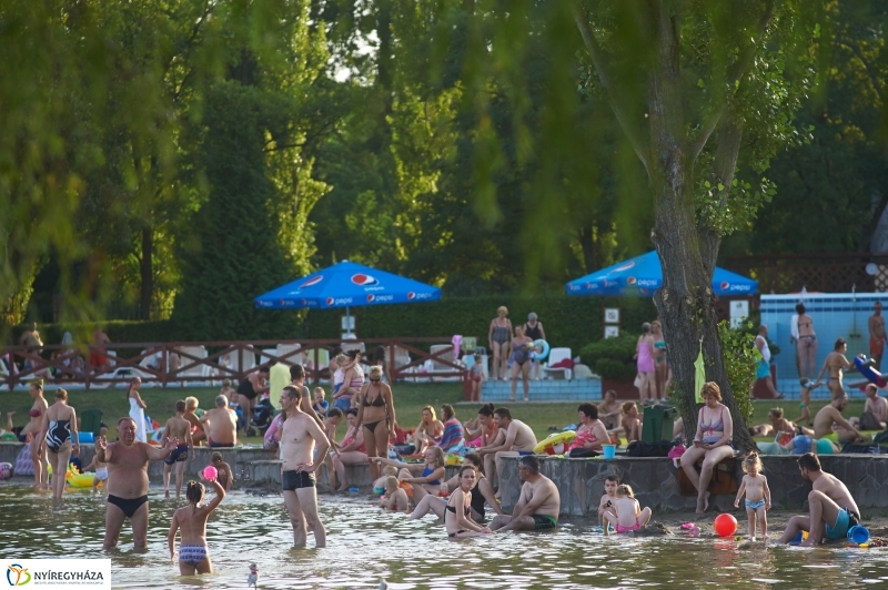 Egy nyári este a Tófürdőn - fotó Szarka Lajos