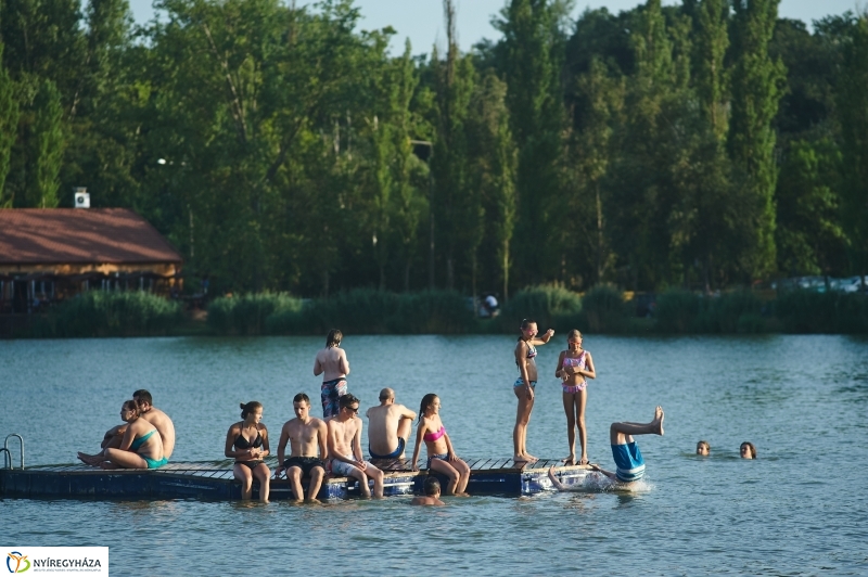 Egy nyári este a Tófürdőn - fotó Szarka Lajos