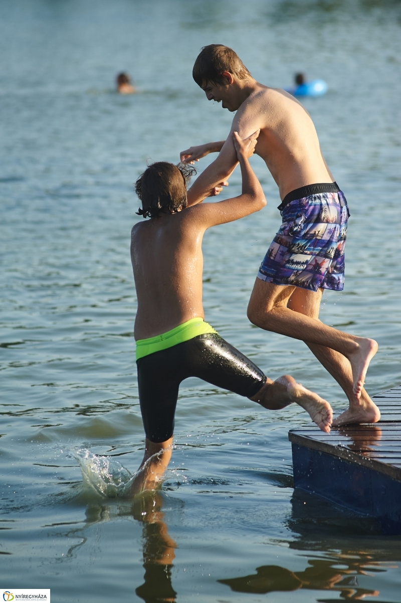 Egy nyári este a Tófürdőn - fotó Szarka Lajos