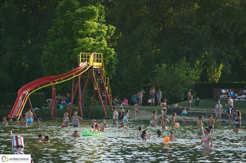 Egy nyári este a Tófürdőn - fotó Szarka Lajos