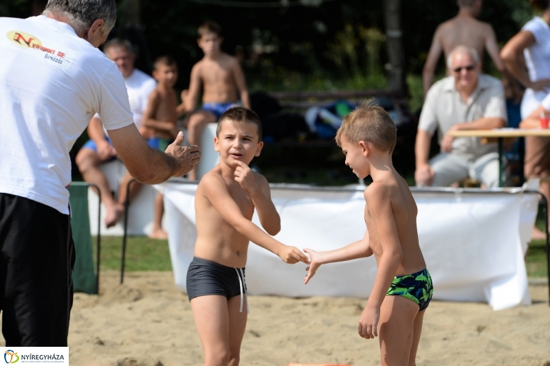Strandbirkózás a Parkfürdő területén