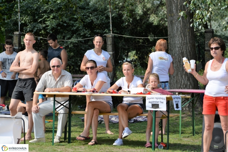 Strandbirkózás a Parkfürdő területén