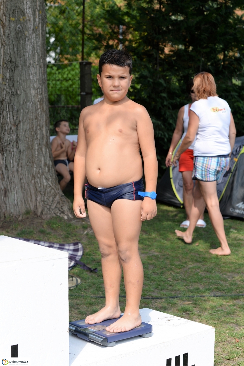 Strandbirkózás a Parkfürdő területén