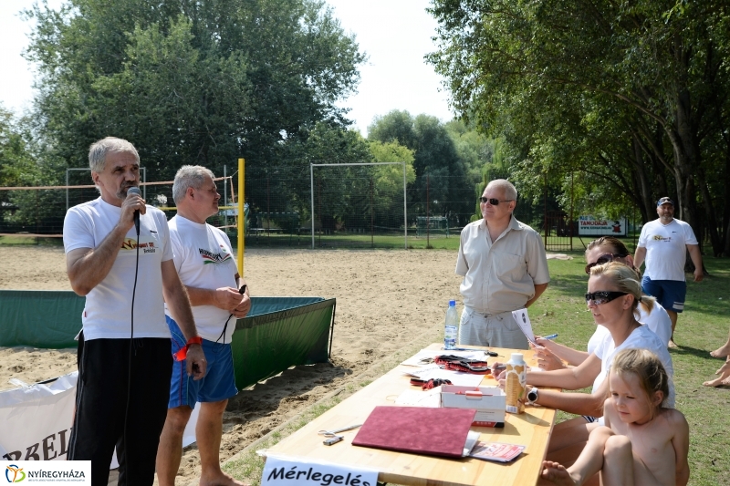 Strandbirkózás a Parkfürdő területén