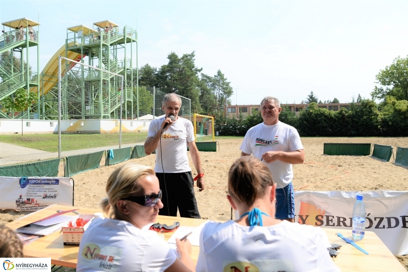 Strandbirkózás a Parkfürdő területén