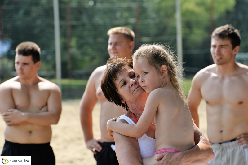 Strandbirkózás a Parkfürdő területén
