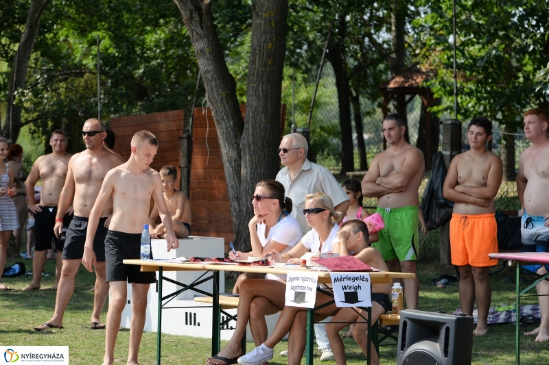 Strandbirkózás a Parkfürdő területén