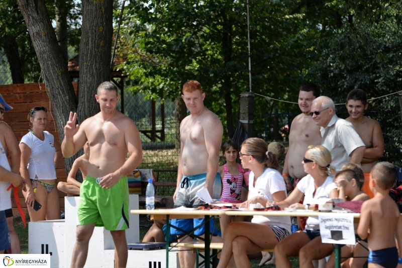 Strandbirkózás a Parkfürdő területén