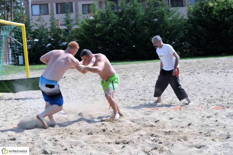 Strandbirkózás a Parkfürdő területén