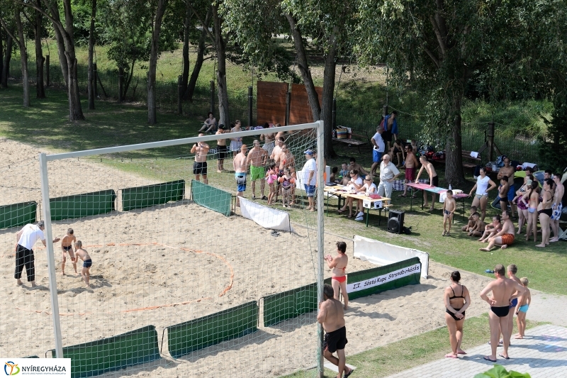 Strandbirkózás a Parkfürdő területén