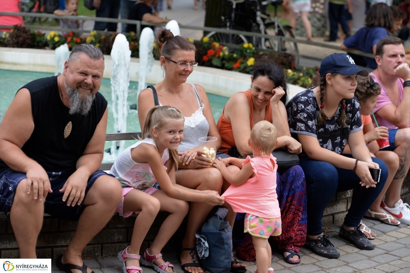 Zene Sóstón-a MELOUNGE DUO fellépése