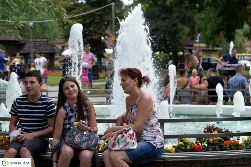 Zene Sóstón-a MELOUNGE DUO fellépése