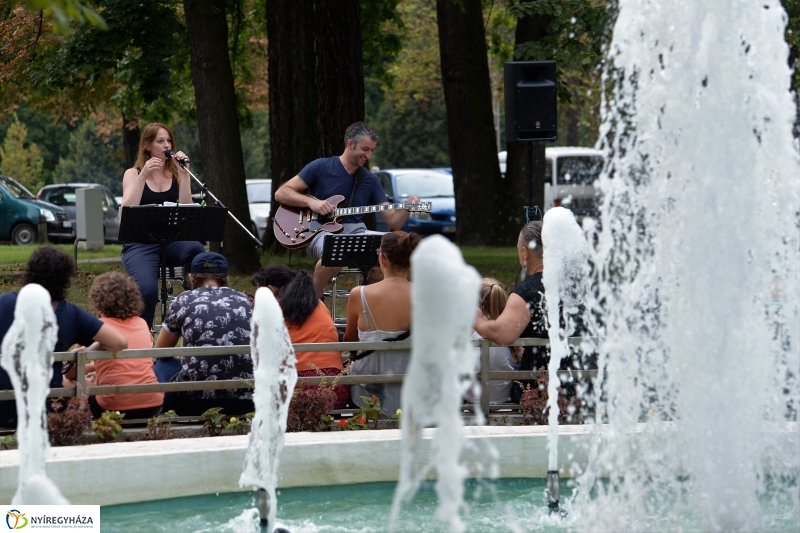 Zene Sóstón-a MELOUNGE DUO fellépése