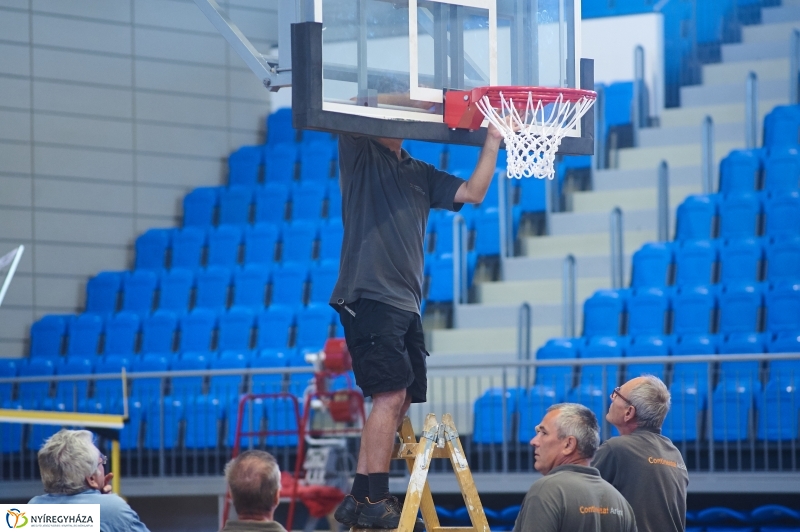 Biztonsági korlátok az Arénában - fotó Szarka Lajos