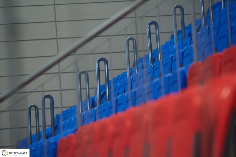 Biztonsági korlátok az Arénában - fotó Szarka Lajos