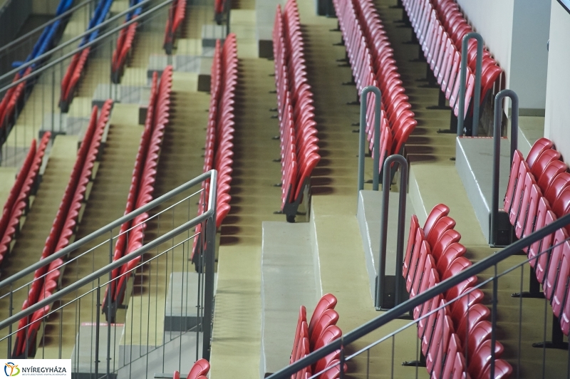 Biztonsági korlátok az Arénában - fotó Szarka Lajos