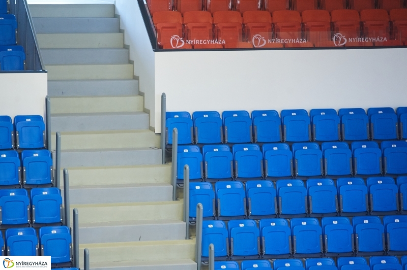 Biztonsági korlátok az Arénában - fotó Szarka Lajos