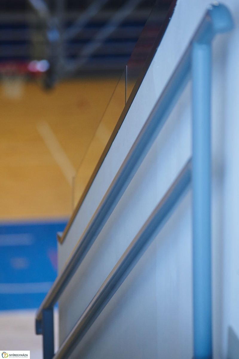 Biztonsági korlátok az Arénában - fotó Szarka Lajos