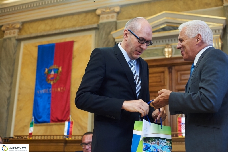 Néptáncosok a Városházán - fotó Szarka Lajos