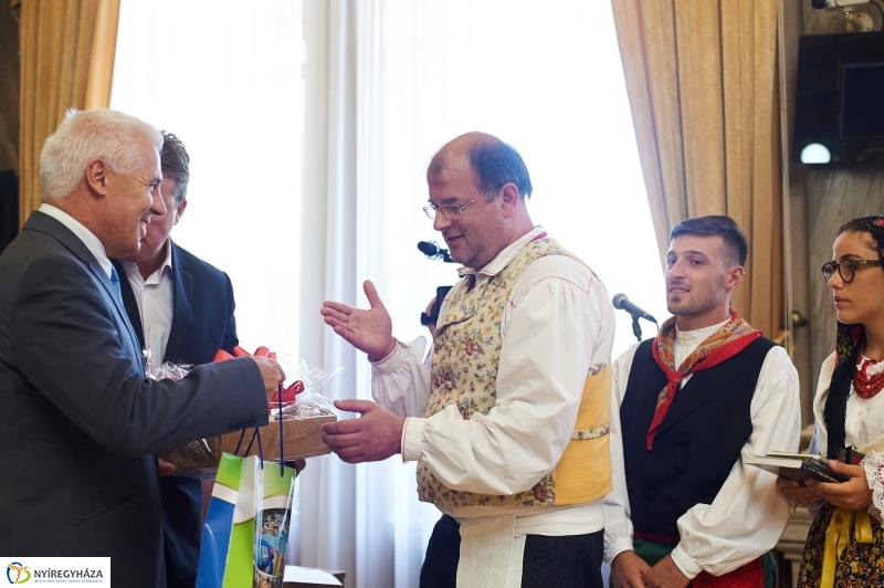 Néptáncosok a Városházán - fotó Szarka Lajos