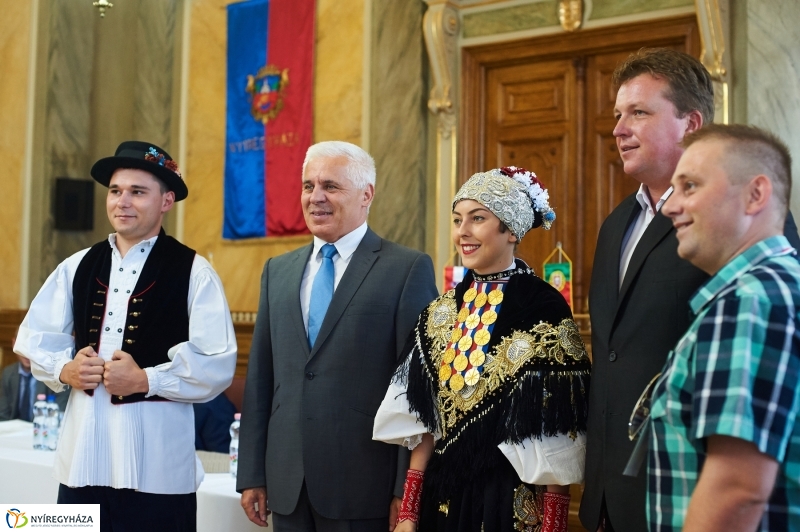 Néptáncosok a Városházán - fotó Szarka Lajos