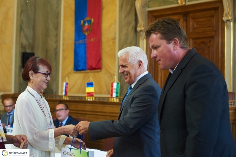 Néptáncosok a Városházán - fotó Szarka Lajos