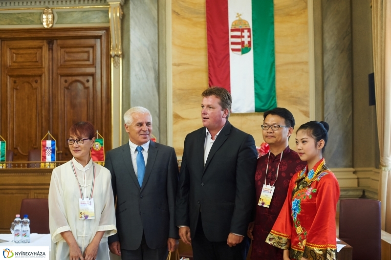 Néptáncosok a Városházán - fotó Szarka Lajos