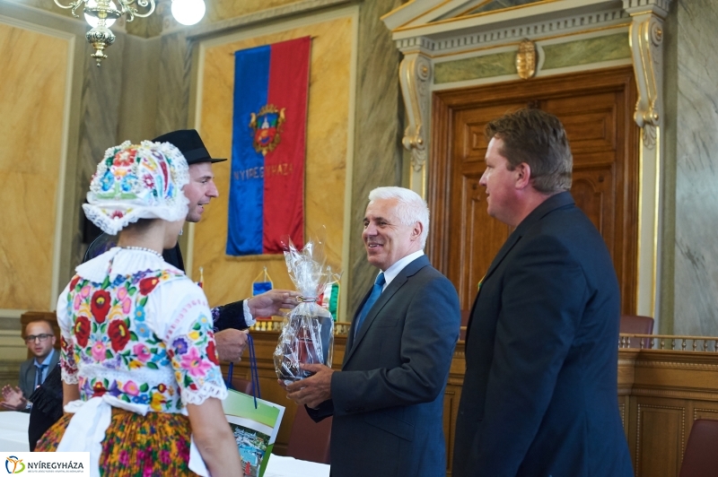 Néptáncosok a Városházán - fotó Szarka Lajos