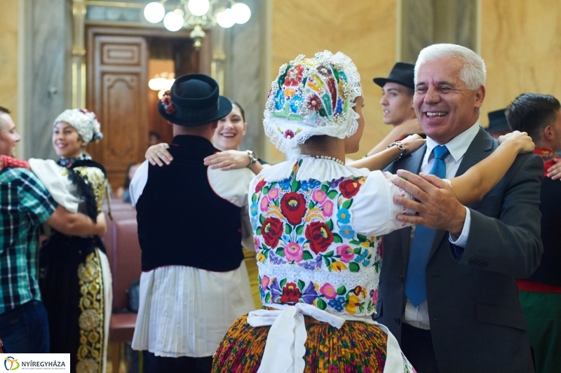 Néptáncosok a Városházán - fotó Szarka Lajos