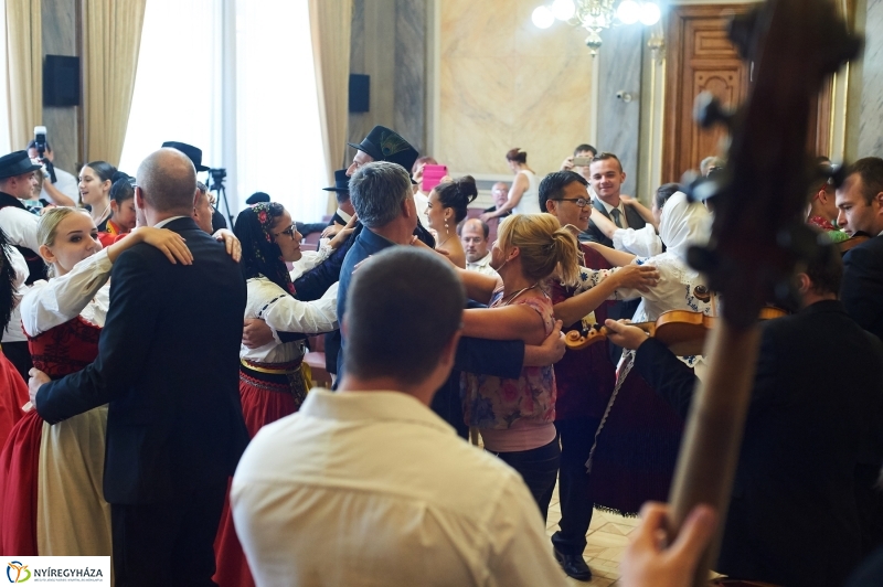 Néptáncosok a Városházán - fotó Szarka Lajos