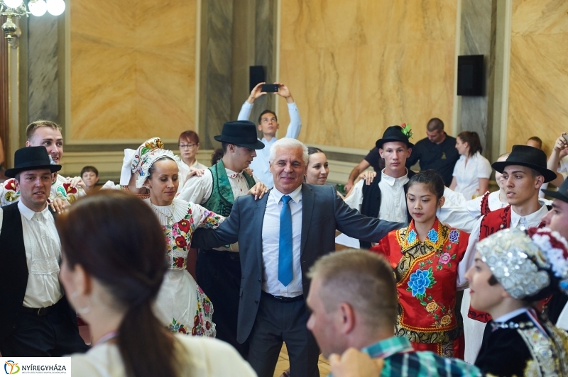 Néptáncosok a Városházán - fotó Szarka Lajos