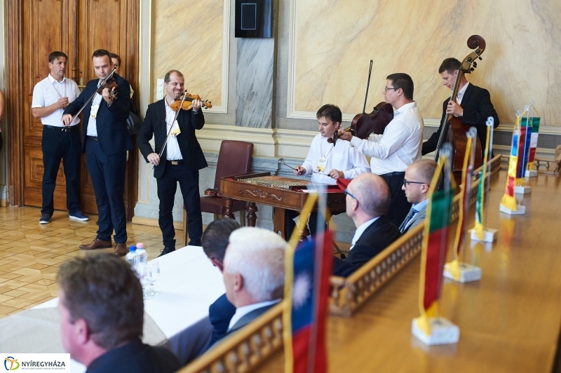 Néptáncosok a Városházán - fotó Szarka Lajos