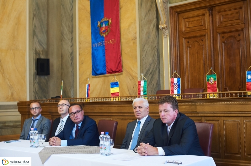 Néptáncosok a Városházán - fotó Szarka Lajos