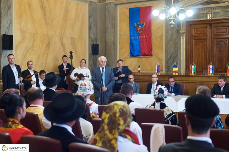 Néptáncosok a Városházán - fotó Szarka Lajos